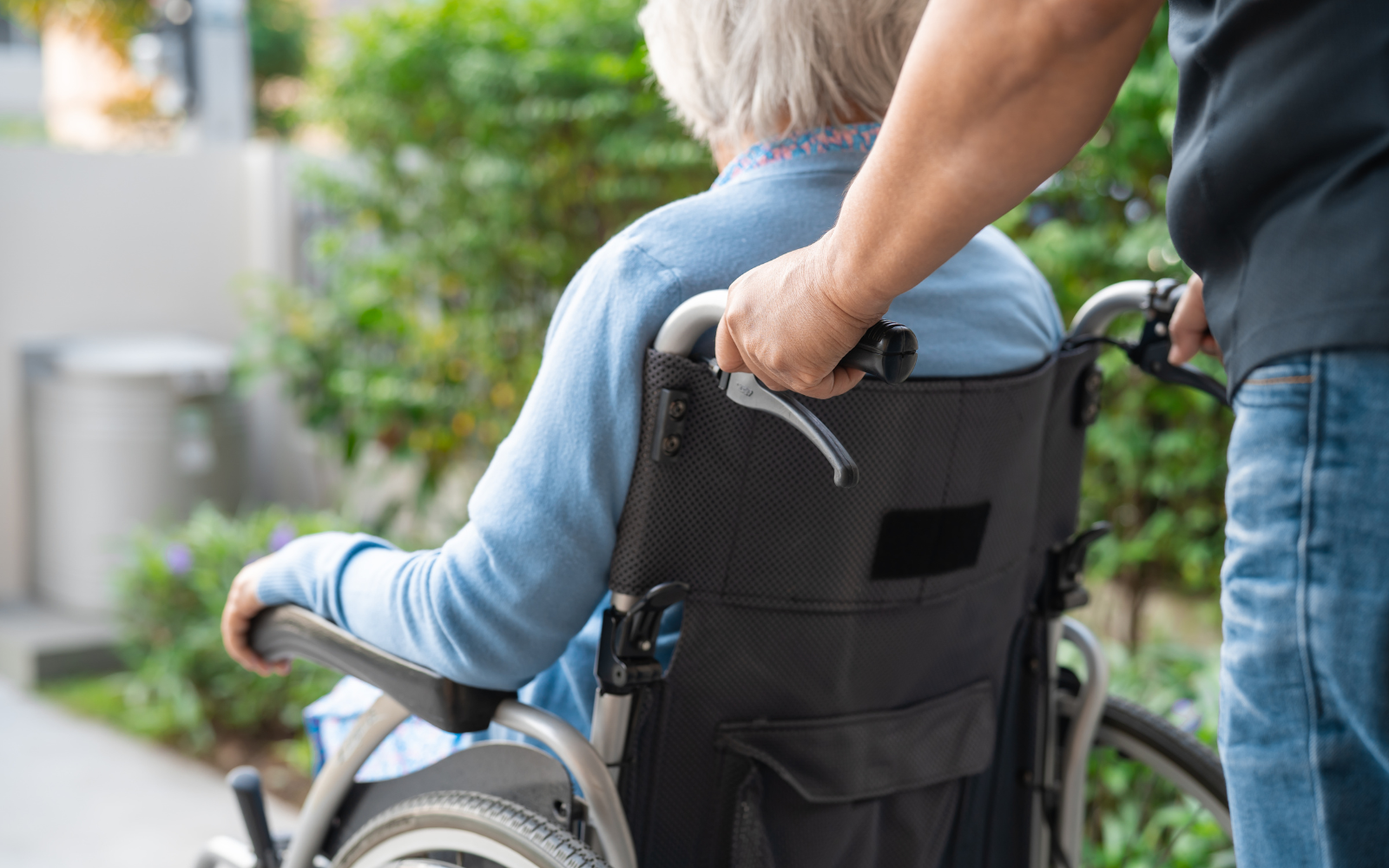 5 Dicas Essenciais para Prevenir Quedas em Idosos dentro de Casa